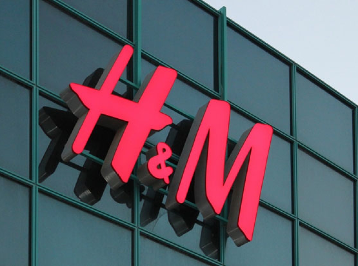 H&M tastefully designed store @ Lucknow